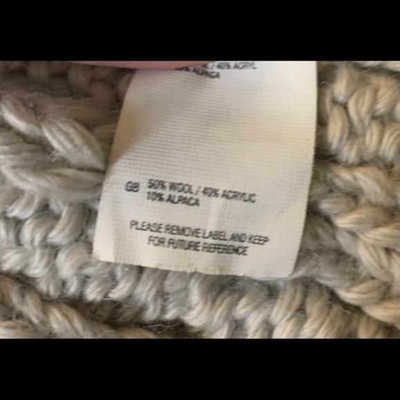 The North Face Cable Knit Hat - Picture 4 of 4